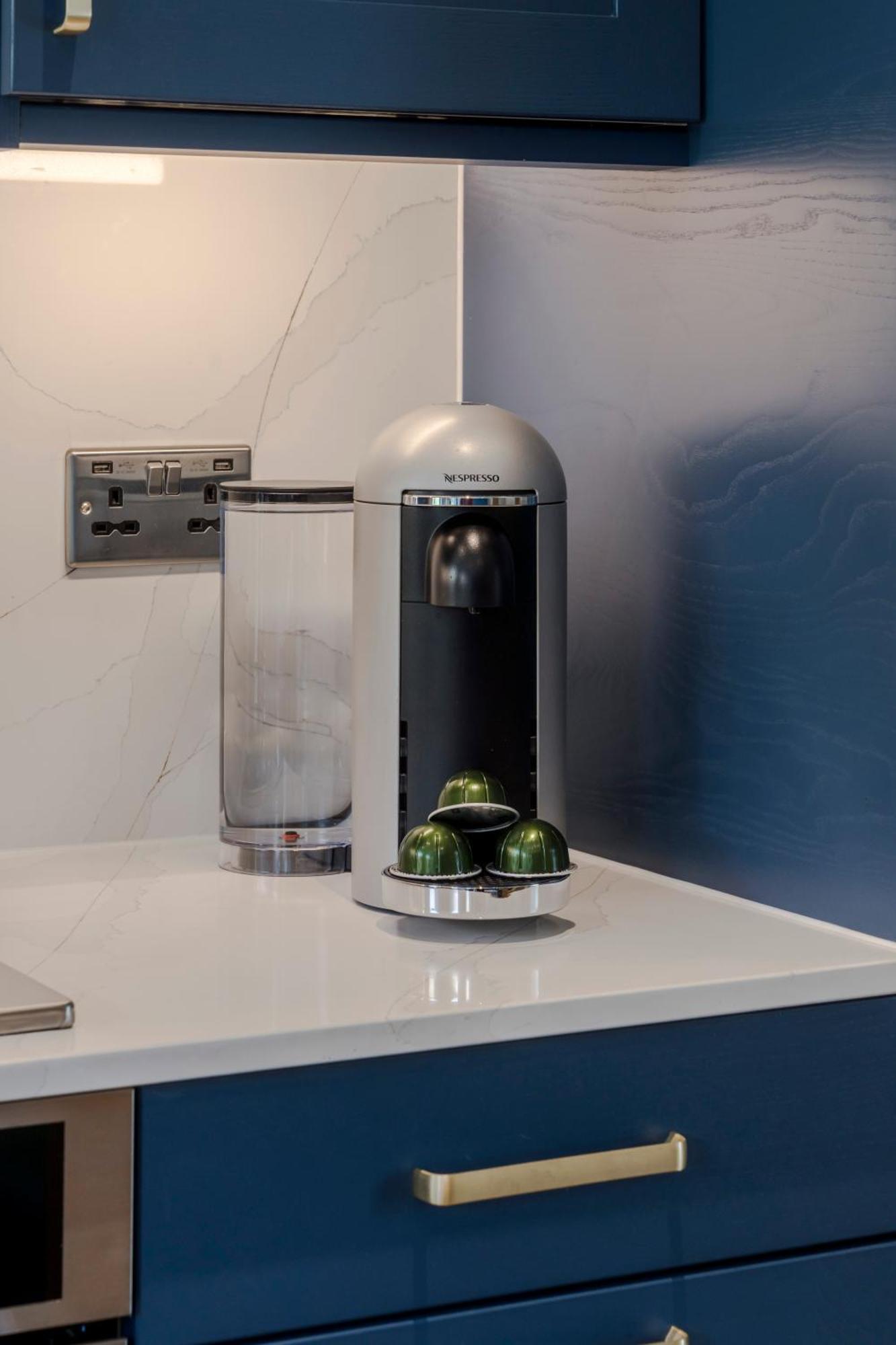 Stunning 3 Bed Duplex Apartment In The Heart Of West Hampstead ロンドン エクステリア 写真