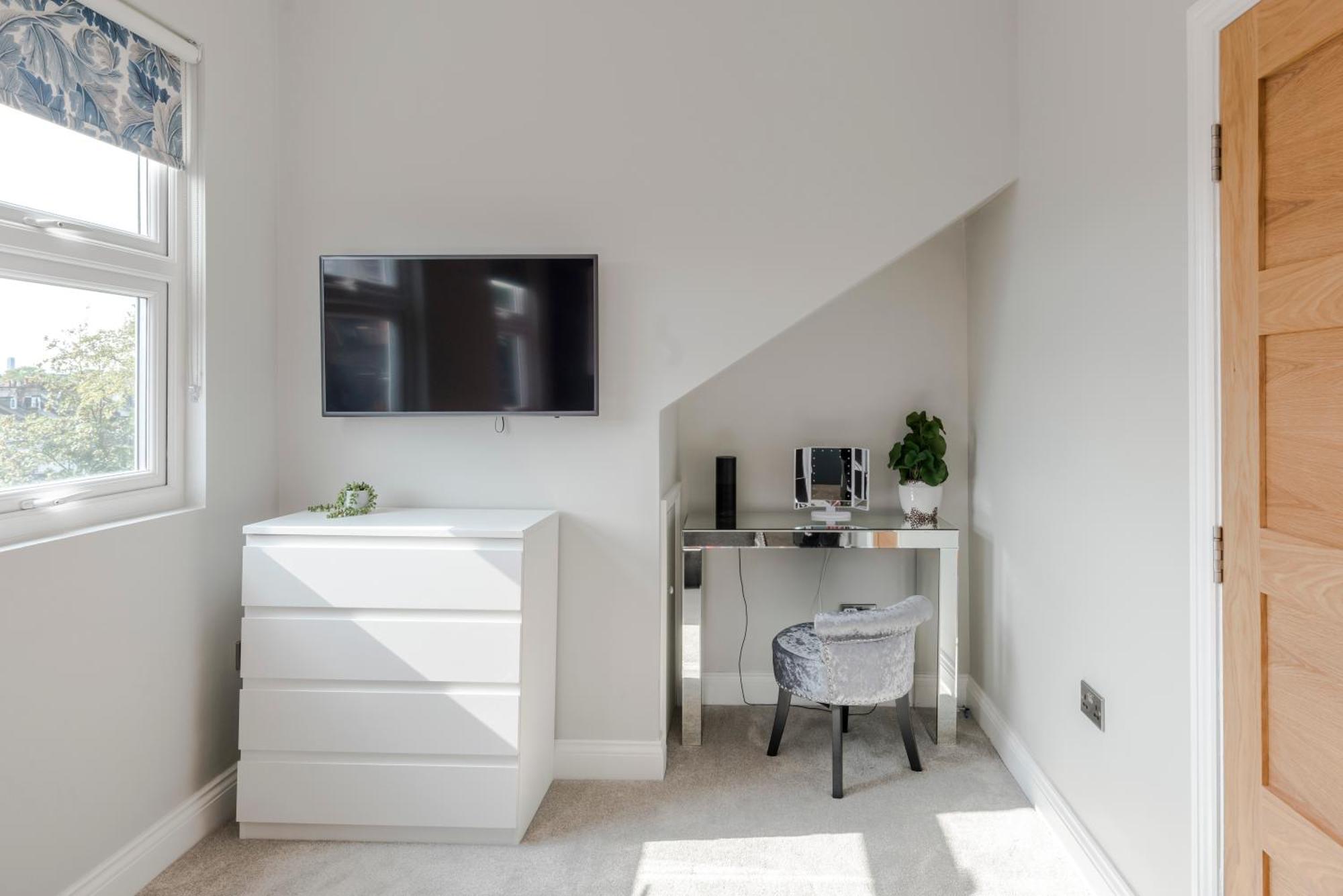 Stunning 3 Bed Duplex Apartment In The Heart Of West Hampstead ロンドン エクステリア 写真