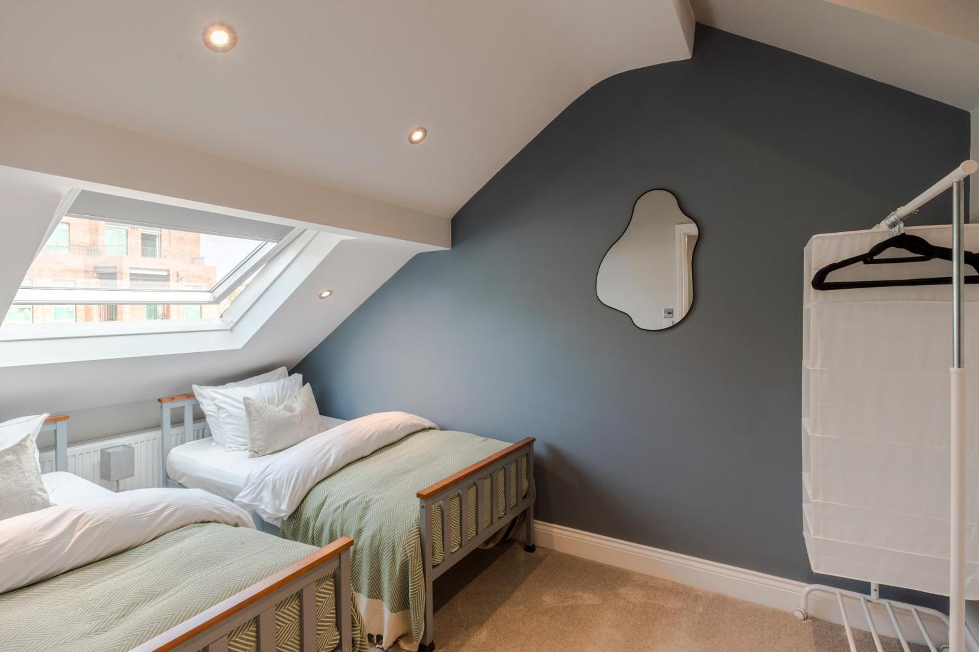 Stunning 3 Bed Duplex Apartment In The Heart Of West Hampstead ロンドン エクステリア 写真