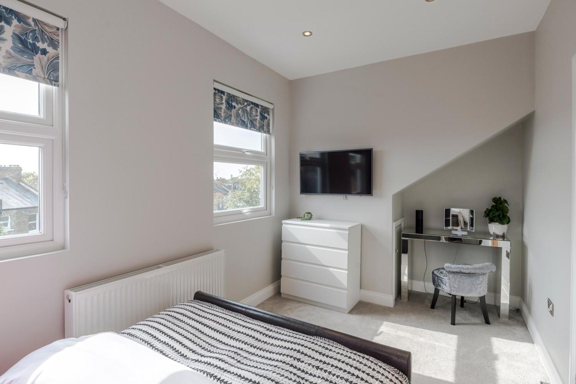 Stunning 3 Bed Duplex Apartment In The Heart Of West Hampstead ロンドン エクステリア 写真